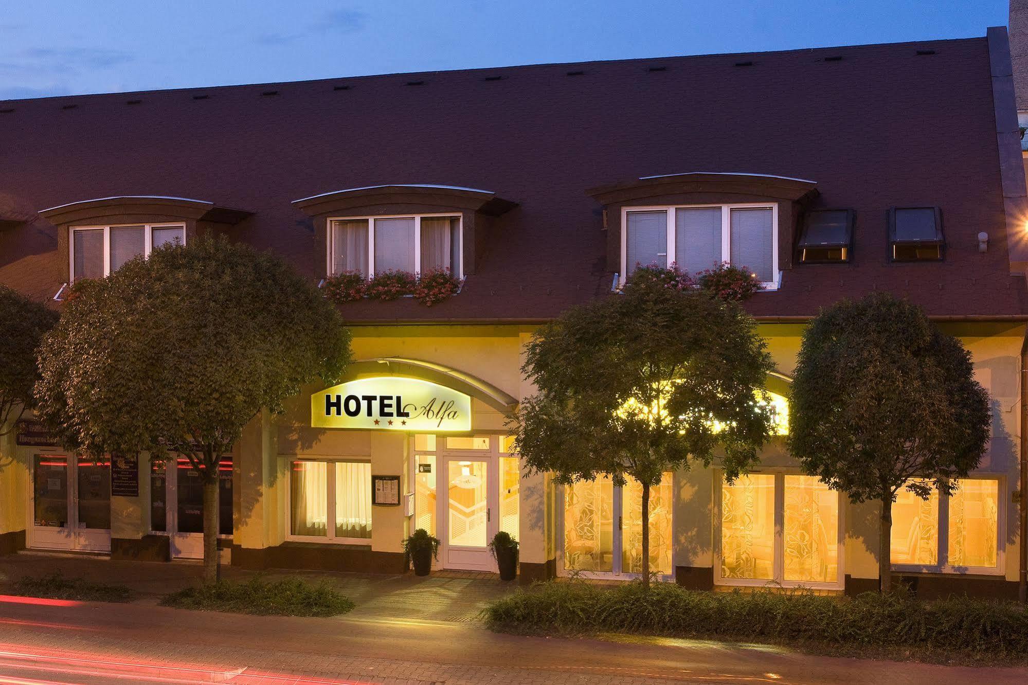 גיור Alfa Hotel מראה חיצוני תמונה
